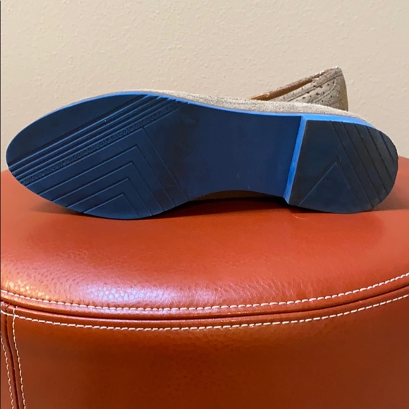 Nicole size 7 1/2 khaki suede shoes & blue soles - Picture 4 of 6